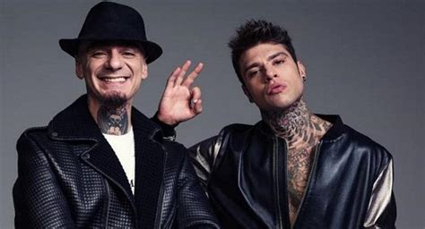 j ax e fedez comunisti col rolex concerto